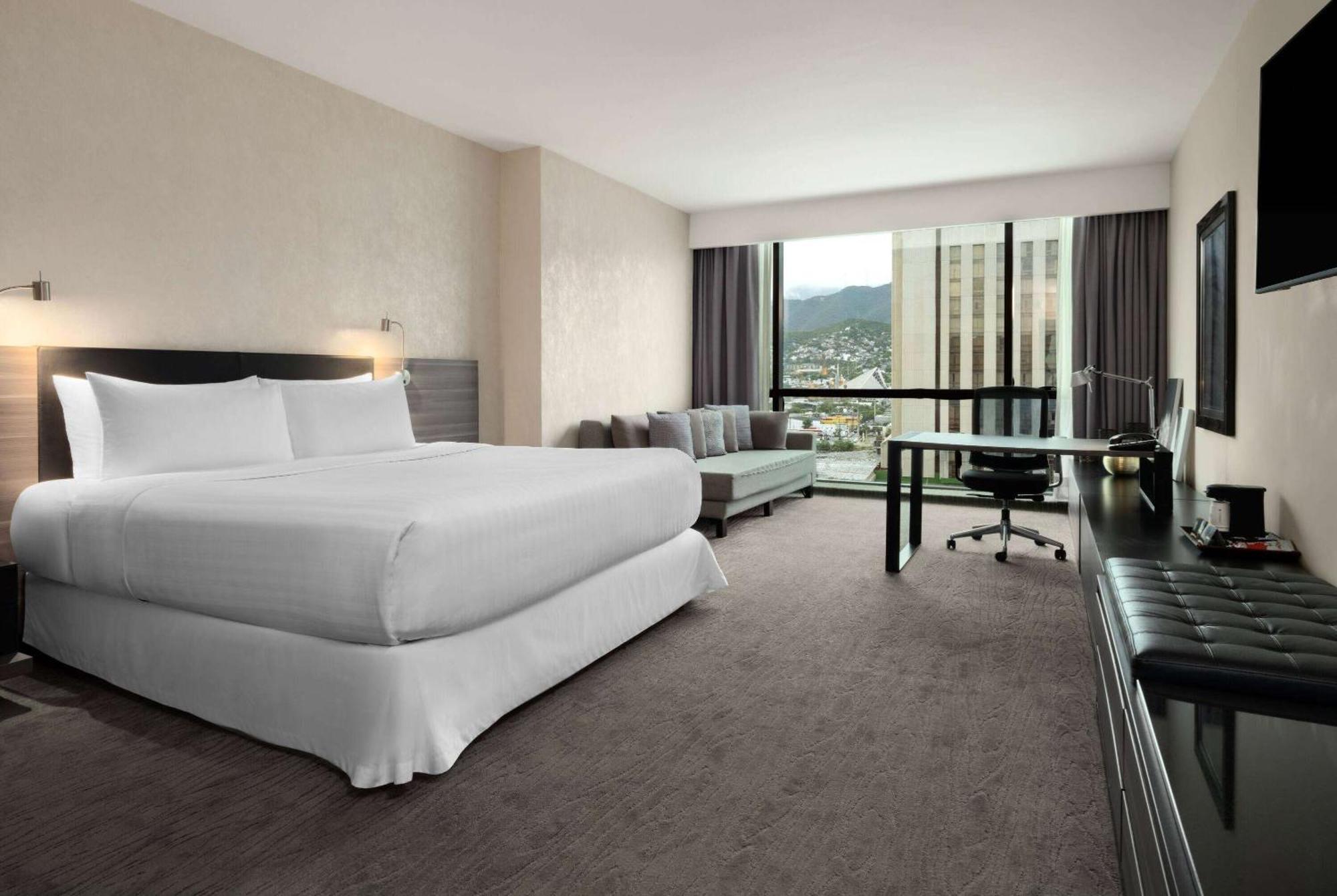 Wyndham Ambassador Centro 4* Monterrei